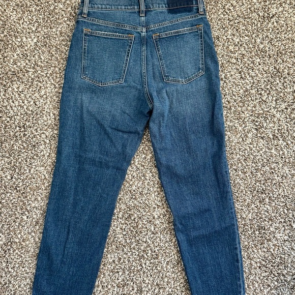 Abercrombie & Fitch Women’s Medium Wash “The Mom” High Rise Jeans - Picture 6 of 6